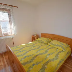 apartment-stela-krk.primorje-gorskikotar.com/